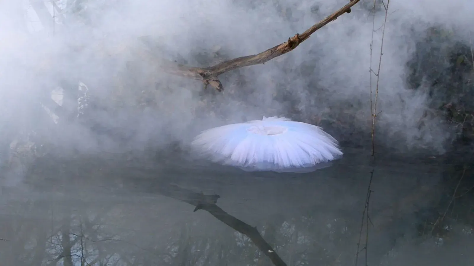 Still from Le lac perdu