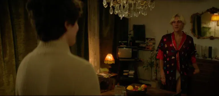 Still from Tue-moi